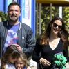 Ben Affleck et Jennifer Garner se baladent en famille avec leurs enfants dans les rues de Pacific Palisades le 26 mars 2017