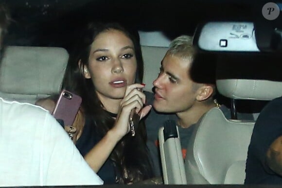 Justin Bieber quitte l'hôtel Fasano en limousine avec la belle Luciana Chamone à Rio de Janeiro, le 30 mars 2017