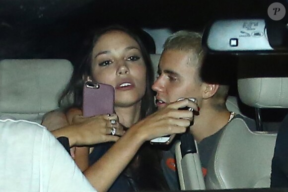 Justin Bieber quitte l'hôtel Fasano en limousine avec la belle Luciana Chamone à Rio de Janeiro, le 30 mars 2017