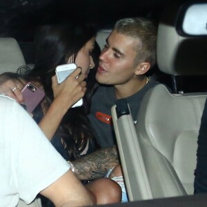 Justin Bieber quitte l'hôtel Fasano en limousine avec la belle Luciana Chamone à Rio de Janeiro, le 30 mars 2017