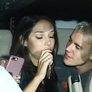 Justin Bieber quitte l'hôtel Fasano en limousine avec la belle Luciana Chamone à Rio de Janeiro, le 30 mars 2017