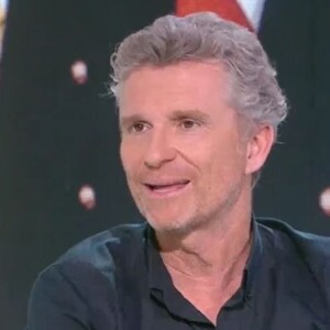 Denis Brogniart revient sur le joint fumé par Bernard de La Villardière dans "Dossier Tabou" - samedi 1er avril 2017, "Le Tube", Canal +