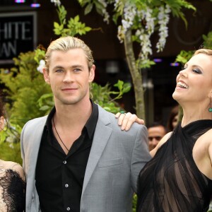 Kristen Stewart, Chris Hemsworth, Charlize Theron et Rupert Sanders à la première de "Blanche-Neige et le Chasseur" à Londres le 14 mai 2012