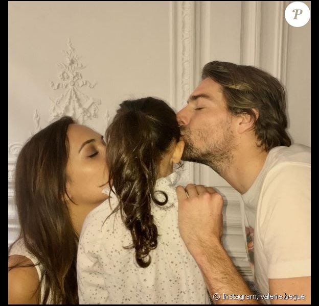 Valérie Bègue partage une photo avec sa fille Jazz et son ex-mari Camille Lacourt sur Instagram le 3 avril 2017.