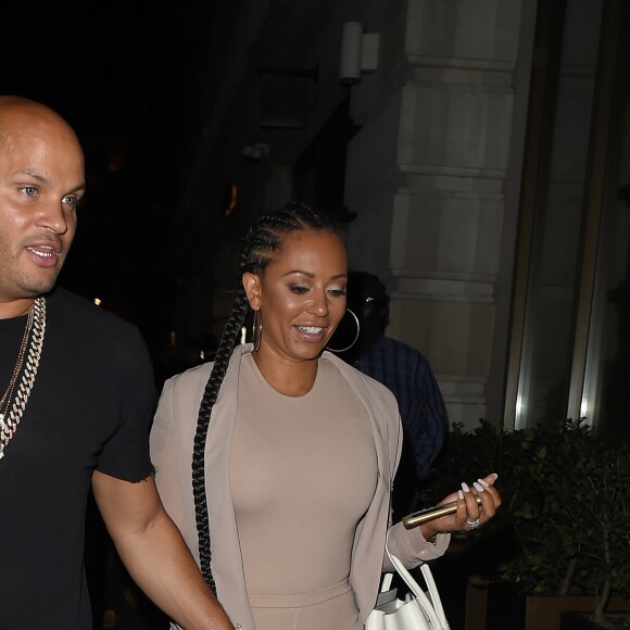 Melanie Brown (Mel B) et son mari Stephen Belafonte sortent du restaurant "Novikov", situé dans le quartier de Mayfair à Londres, le 12 mai 2016.