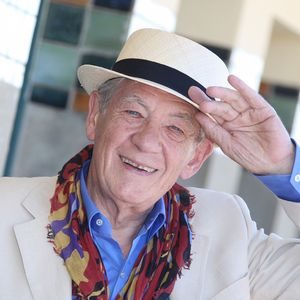 Sir Ian McKellen inaugure sa cabine sur les planches au 41ème festival du film américain de Deauville le 10 septembre 2015.