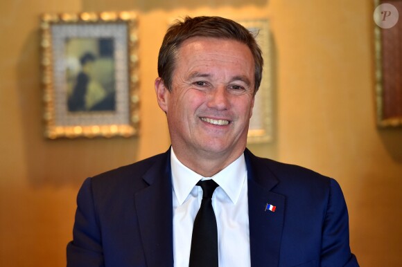 Nicolas Dupont-Aignan (candidat du mouvement "Debout la France" à l'élection présidentielle 2017) en conférence de presse à l'hôtel "West End" à Nice, le 31 mars 2017.