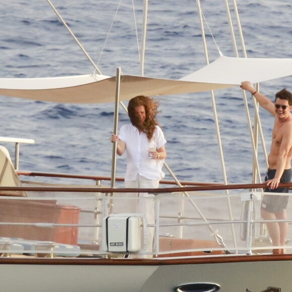 Semi-Exclusif - Orlando Bloom en yacht avec des amis lors de ses vacances à Saint-Barthélemy, le 19 mars 2017.