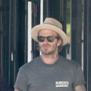 Exclusif - David Beckham se balade avec son fils Brooklyn dans les rues de Hollywood, le 9 avril 2017.