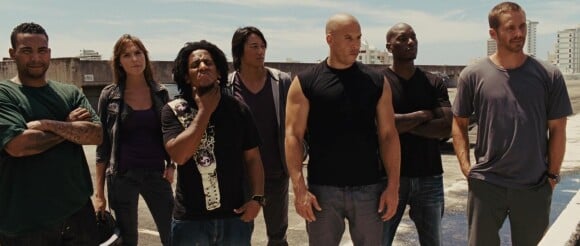 La distribution de Fast & Furious avec Vin Diesel et Paul Walker.