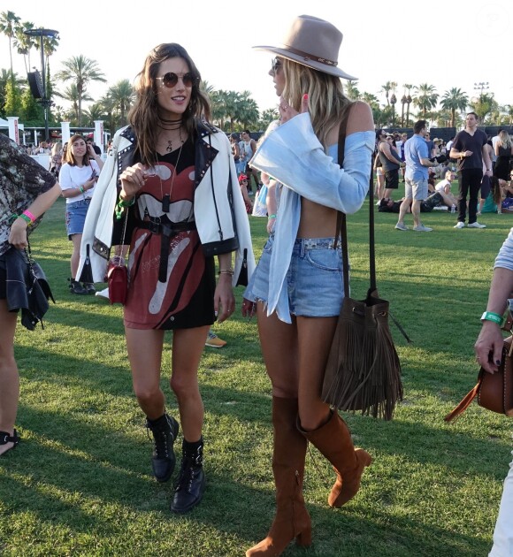 Alessandra Ambrosio et des amies à l'ouverture du festival de Coachella à Indio, le 14 avril 2017.