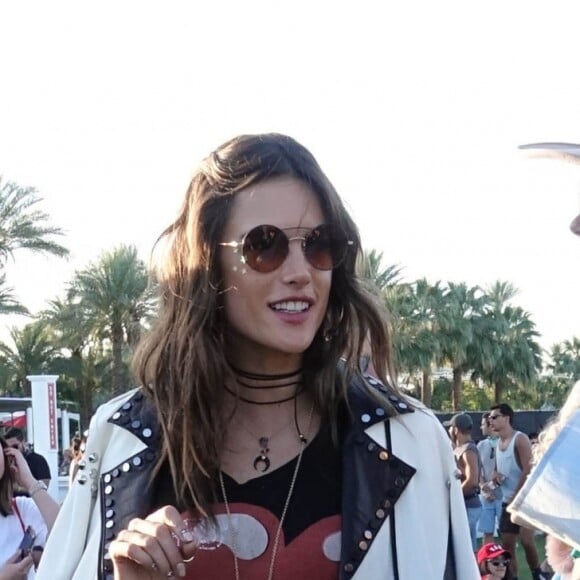 Alessandra Ambrosio et des amies à l'ouverture du festival de Coachella à Indio, le 14 avril 2017.