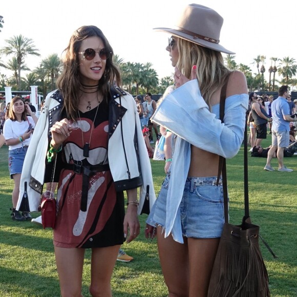 Alessandra Ambrosio et des amies à l'ouverture du festival de Coachella à Indio, le 14 avril 2017.