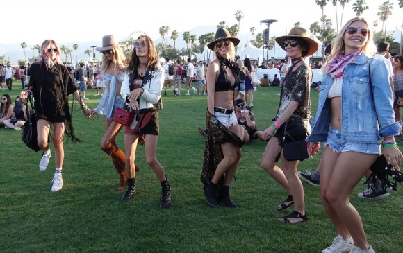 Alessandra Ambrosio et des amies à l'ouverture du festival de Coachella à Indio, le 14 avril 2017.