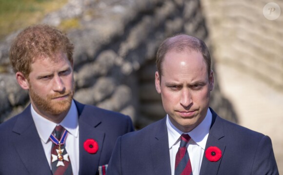 Le prince William, duc de Cambridge et le prince Harry visitent les tranchées de Vimy lors des commémorations des 100 ans de la bataille de Vimy, (100 ans jour pour jour, le 9 avril 1917) dans laquelle de nombreux Canadiens ont trouvé la mort lors de la Première Guerre mondiale, au Mémorial national du Canada, à Vimy, France, le 9 avril 2017.