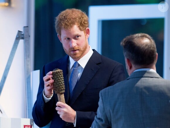 Le prince Harry assiste à la réception "Landmine Free World 2025" pour la Journée internationale de sensibilisation aux mines au palais Kensington à Londres. Le 4 avril 2017