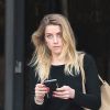 Amber Heard à la sortie d'un cabinet d’avocats à Santa Monica. Amber est ensuite allée mettre de l'essence dans sa voiture et s'est rendu dans un solarium. Le 1er janvier 2017