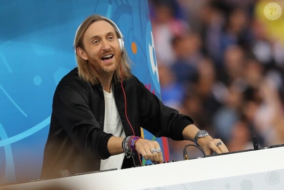 David Guetta et Zara Larsson ont donné un show lors du match d'ouverture de la coupe de l'Euro de football au Stade de France à Paris. Le 10 juin 2016 © Cyril Moreau / Bestimage