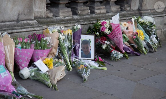 Le quartier de Westminster en deuil après l'attentat terroriste de Londres, le 23 mars 2017.