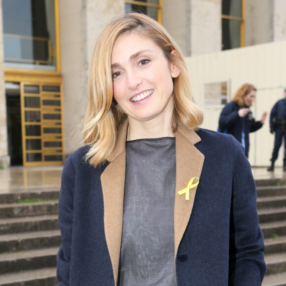 Semi Exclusif - Julie Gayet - Sorties du défilé de mode prêt-à-porter automne-hiver 2017/2018 "Hermès" à Paris le 6 mars 2017. © CVS / Veeren / Bestimage