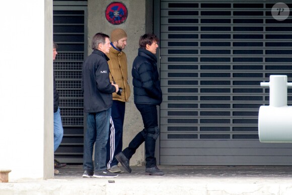 Tom Cruise sur le tournage d'une scène de Mission Impossible 6 quai Austerlitz à Paris, France, le 23 avril 2017.