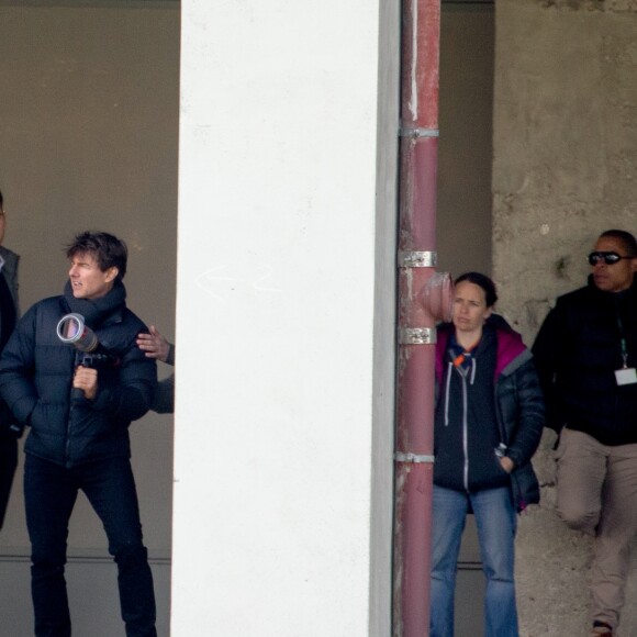Tom Cruise sur le tournage d'une scène de Mission Impossible 6 quai Austerlitz à Paris, France, le 23 avril 2017.