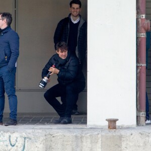 Tom Cruise sur le tournage d'une scène de Mission Impossible 6 quai Austerlitz à Paris, France, le 23 avril 2017.