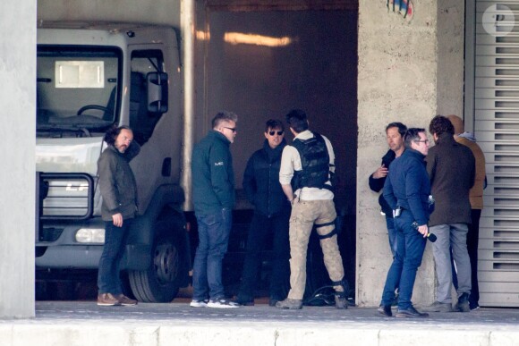Tom Cruise et Henry Cavill sur le tournage d'une scène de Mission Impossible 6 quai Austerlitz à Paris, France, le 23 avril 2017.