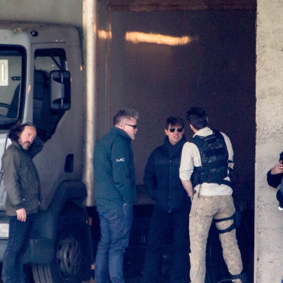 Tom Cruise et Henry Cavill sur le tournage d'une scène de Mission Impossible 6 quai Austerlitz à Paris, France, le 23 avril 2017.