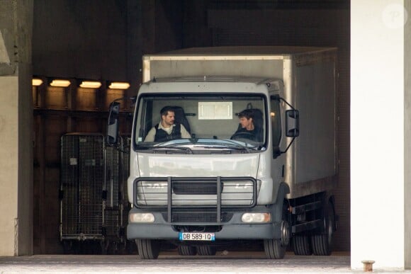 Tom Cruise et Henry Cavill sur le tournage d'une scène de Mission Impossible 6 quai Austerlitz à Paris, France, le 23 avril 2017.