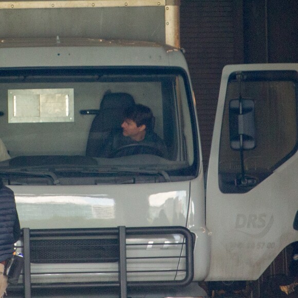 Tom Cruise et Henry Cavill sur le tournage d'une scène de Mission Impossible 6 quai Austerlitz à Paris, France, le 23 avril 2017.
