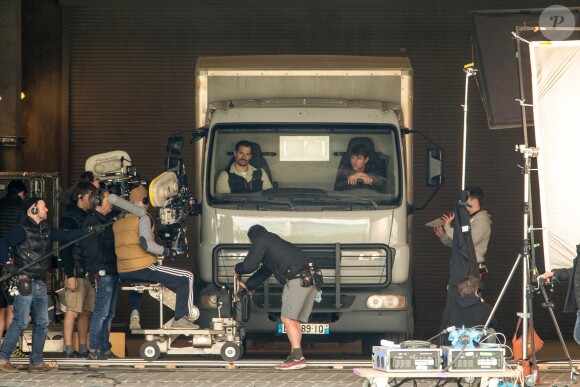 Tom Cruise et Henry Cavill sur le tournage d'une scène de Mission Impossible 6 quai Austerlitz à Paris, France, le 23 avril 2017.