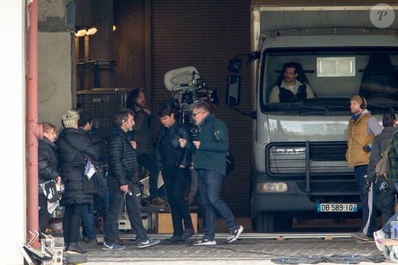 Tom Cruise et Henry Cavill sur le tournage d'une scène de Mission Impossible 6 quai Austerlitz à Paris, France, le 23 avril 2017.