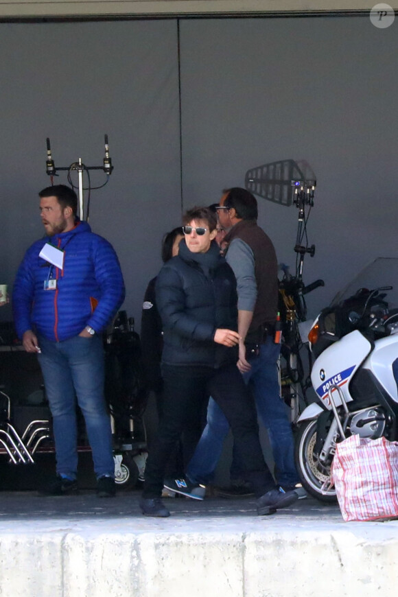 Tom Cruise sur le tournage d'une scène de Mission Impossible 6 quai Austerlitz à Paris le 23 avril 2017.
