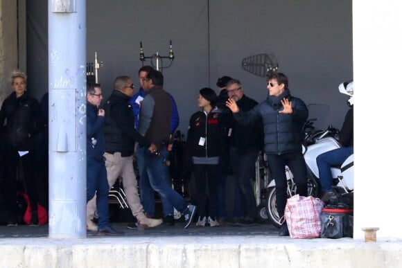 Tom Cruise sur le tournage d'une scène de Mission Impossible 6 quai Austerlitz à Paris le 23 avril 2017.