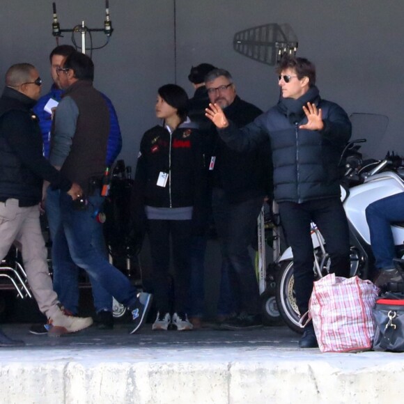 Tom Cruise sur le tournage d'une scène de Mission Impossible 6 quai Austerlitz à Paris le 23 avril 2017.