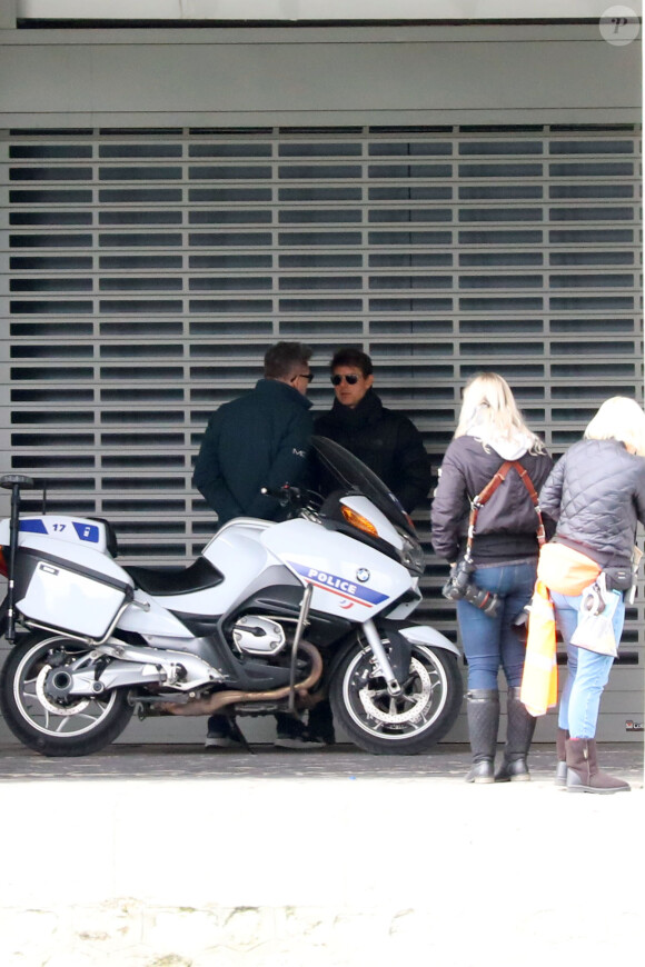 Tom Cruise sur le tournage d'une scène de Mission Impossible 6 quai Austerlitz à Paris le 23 avril 2017.