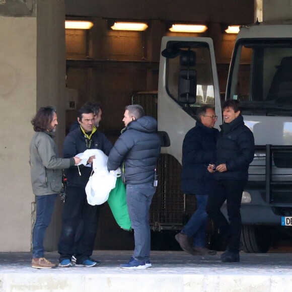 Tom Cruise sur le tournage d'une scène de Mission Impossible 6 quai Austerlitz à Paris le 23 avril 2017.
