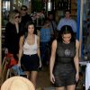 Kim, Kourtney et Khloé Kardashian quittent un restaurant après le déjeuner à Los Angeles le 20 avril 2017