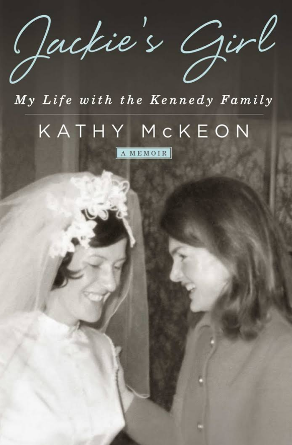 Katy McKeon se souvient des 13 années qu'elle a passé au service de Jackie Kennedy dans ses mémoires, publiées à la fin du mois d'avril 2017