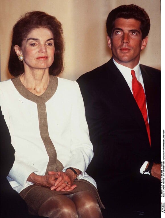 Archives - Jackie Onassis et John John Kennedy lors d'un hommage à John Fitzgerald Kennedy, le 30 mai 1991