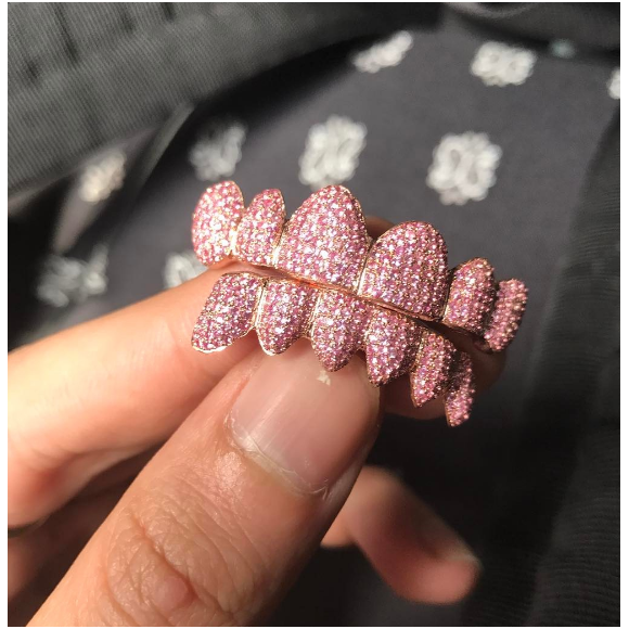 Justin Bieber s'est offert un Grillz pour la modique somme de 13 000 euros - Photo publiée sur Instagram le 28 avril 2017