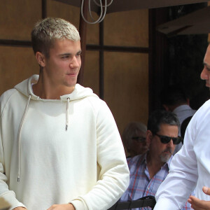 Justin Bieber va déjeuner au restaurant Il Pastaio à Beverly Hills, le 25 avril 2017.