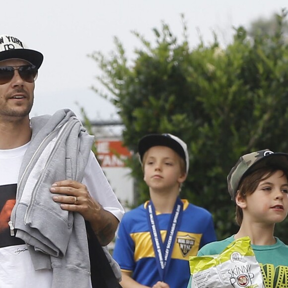 Exclusif - Kevin Federline emmène ses enfants Jayden et Sean jouer au foot à Woodland Hills, le 17 mai 2015