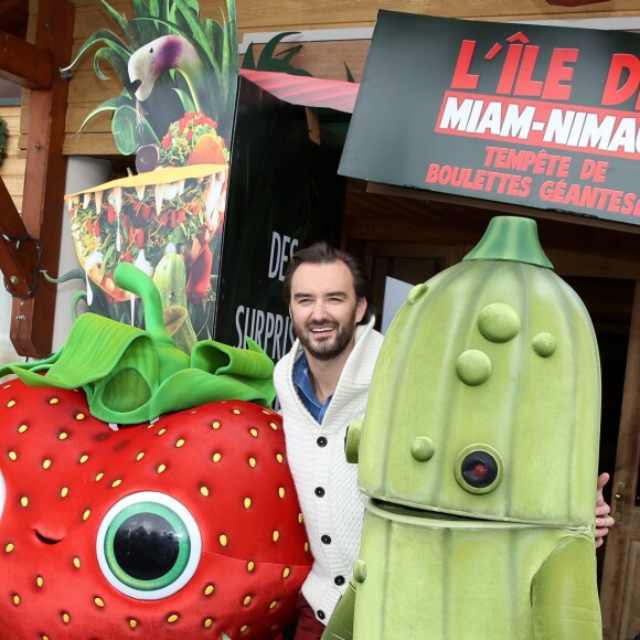 Cyril Lignac au Photocall du film "L'ile des Miam-nimaux : Tempete de boulettes geantes 2" de Cody Cameron et Kris Pearn lors du 17e Festival International du Film de Comedie de l'Alpe d'Huez a l'Alpe d’Huez le 17 Janvier 2014.