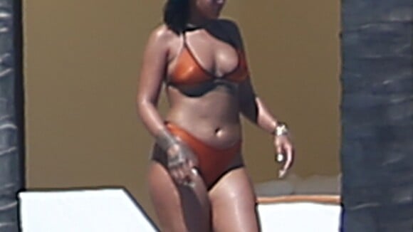 Rihanna se dévoile tout en formes et en rondeurs dans un joli bikini
