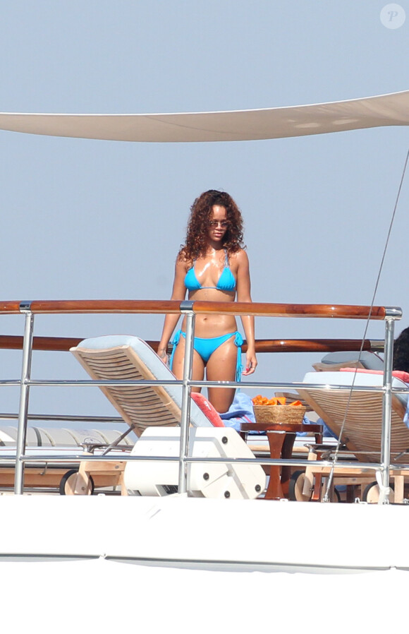 Rihanna sur un yacht à Saint-Tropez en 2011