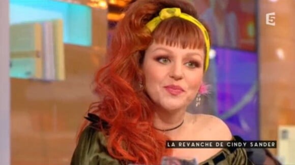 Cindy Sander s'exprime sur son expérience dans "Nouvelle Star", sur le plateau de "C à Vous", sur France 5, le 28 avril 2017.