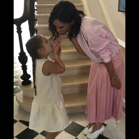 Victoria et Harper Beckham célèbrent le 42e anniversaire de David Beckham le 2 mai 2017.
