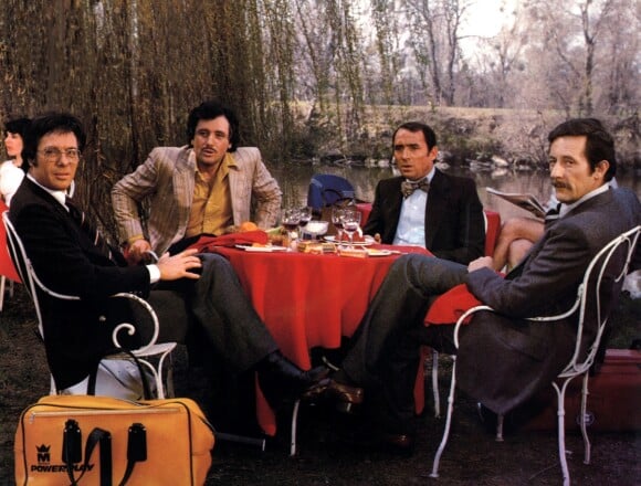 Victor Lanoux, Claude Brasseur, Guy Bedos et Jean Rochefort sur le tournage d'Un éléphant ça trompe énormément en 1976